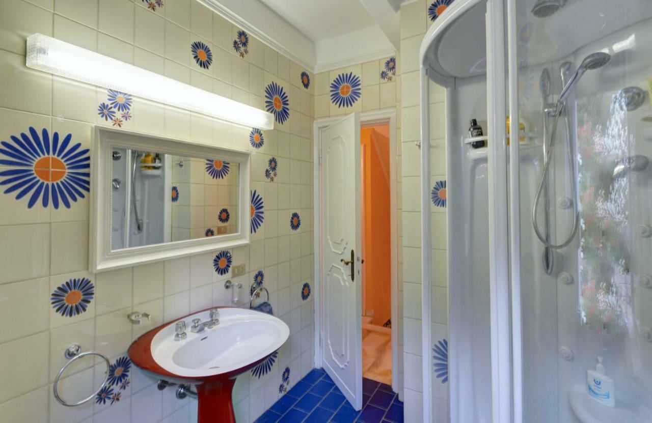 B&B La Rosa Segreta Генуя Экстерьер фото